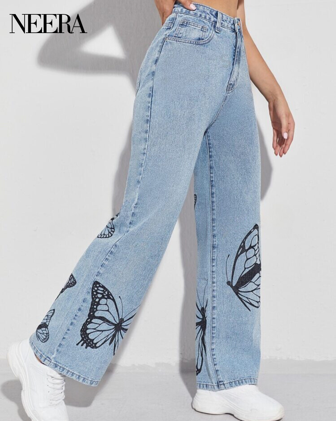 High waist jeans with wide leg pattern